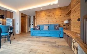 Deschana Lodge